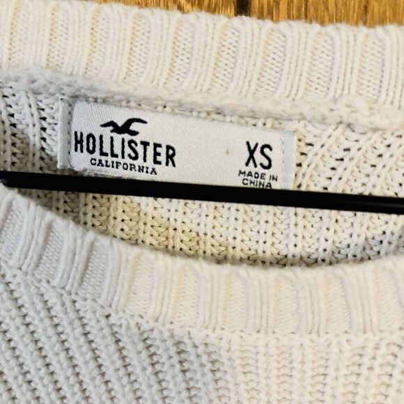 Hollister Womens White Oversized Pullover Sweater Blue Red Stripe Panel Size XS - Picture 3 of 5